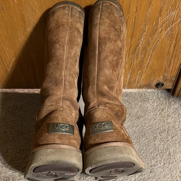 Beautiful UGG Tall Suede Sheep Fur Lined Zip Boots. Size 8. - Picture 5 of 11